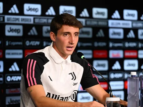 Real chuẩn bị “rút ruột” Juventus