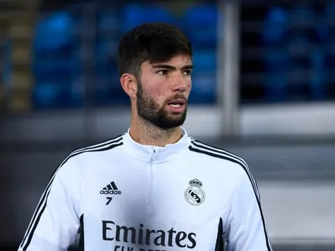 Real ký thêm 1 năm hợp đồng với con trai Zidane