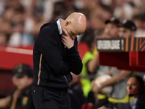 Real Madrid vừa khiến Ten Hag đau đầu
