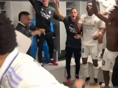 Real quậy tưng bừng trong phòng thay đồ sau khi nghiền nát Barca
