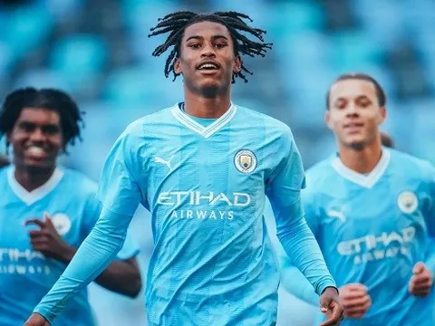 2 con trai huyền thoại Liverpool giúp Man City đi tiếp ở C1 trẻ