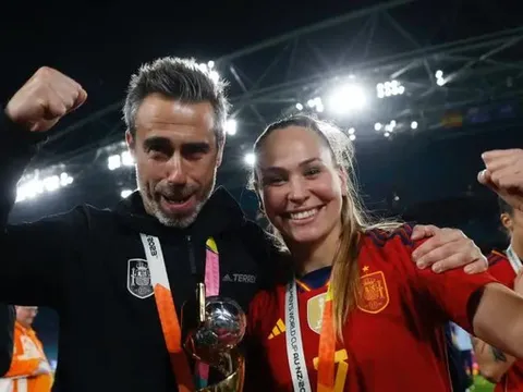 Vụ chủ tịch LĐBĐ Tây Ban Nha hôn nữ cầu thủ: Thêm nhiều phản ứng mạnh mẽ