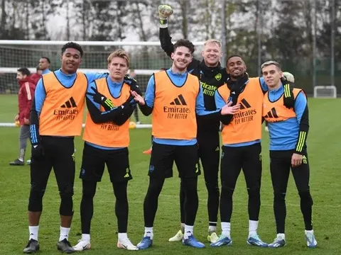 Rice tươi như hoa; Biểu cảm trái ngược của Raya