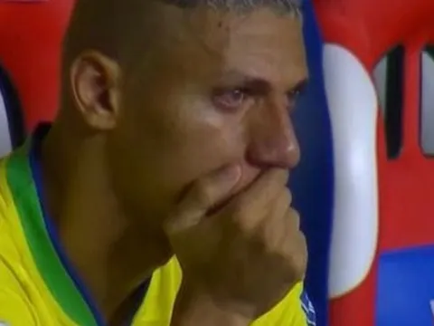 Richarlison lý giải những giọt nước mắt trên ghế dự bị