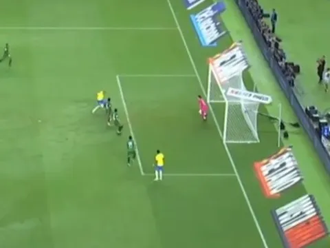 2 bước xử lý trái ngược của Richarlison