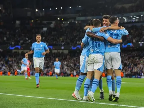 Rio Ferdinand: "Cậu ấy cứ như cầu thủ cấp hai thi đấu với học sinh tiểu học"