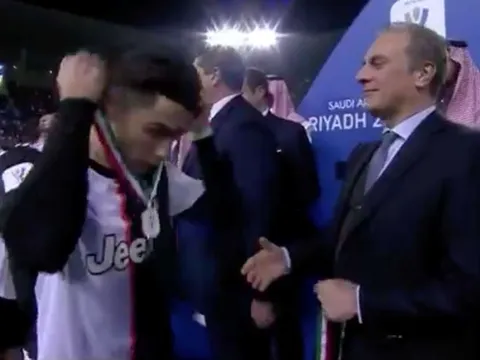 Khán giả phẫn nộ vì hành vi phi thể thao của Ronaldo sau trận thua Lazio