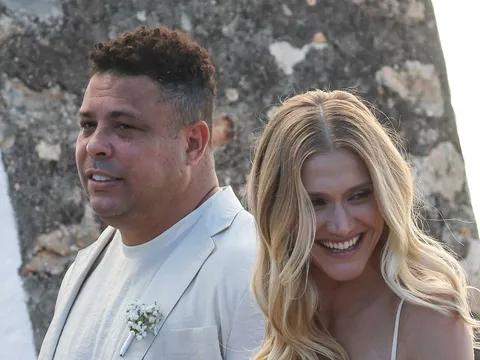 Rô 'béo' cưới lần thứ 3, vợ xinh đẹp kém 14 tuổi