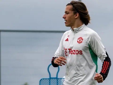 Robbie Savage ngăn cản M.U thực hiện 2 thương vụ