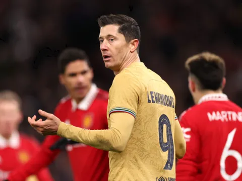 Robert Lewandowski gửi thông điệp khi bị M.U đánh bại
