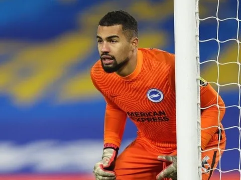 Tìm người thay thế De Gea, Man Utd gặp đối thủ cứng cựa