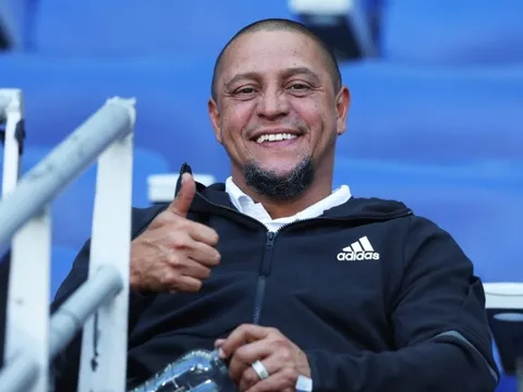Roberto Carlos: 'Kane và Arnold đủ sức đá cho tuyển Brazil'