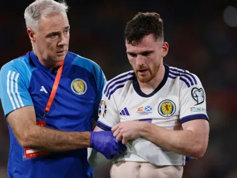 Liverpool nhận cú sốc từ Robertson