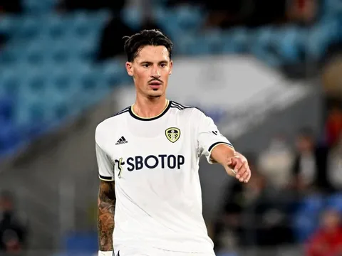 M.U gây sốc với trung vệ Leeds