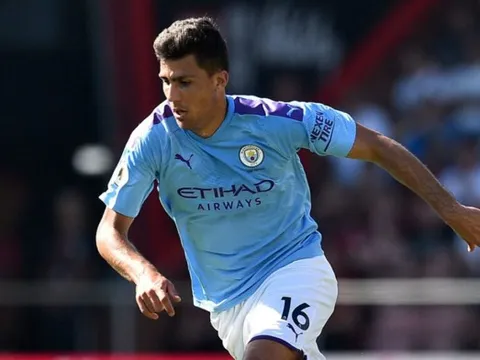 Barcelona chi 80 triệu euro, trải thảm đỏ mời Rodri