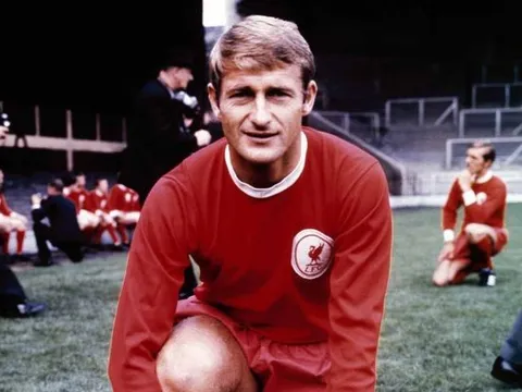 Vua phá lưới Ngoại hạng Anh của Liverpool qua đời