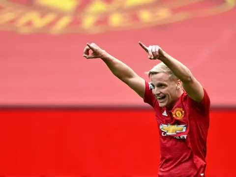Rời Man Utd, 2 bến đỗ mới sẵn sàng dang tay đón Van de Beek