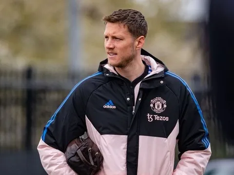 Rời Man Utd, Weghorst tìm thấy phao cứu sinh