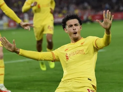 Rời sân ngay sau khi ghi bàn, Jones chấp nhận 1 điều về Klopp