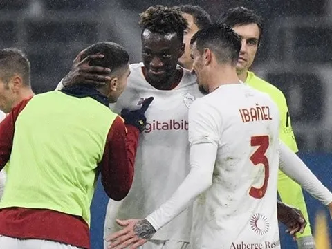 Roma hòa ngoạn mục, đồng đội nói thẳng về Abraham