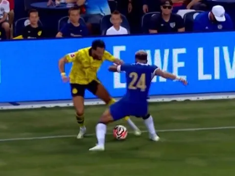 Rợn người với những pha vào bóng đáng sợ của Martinez và James