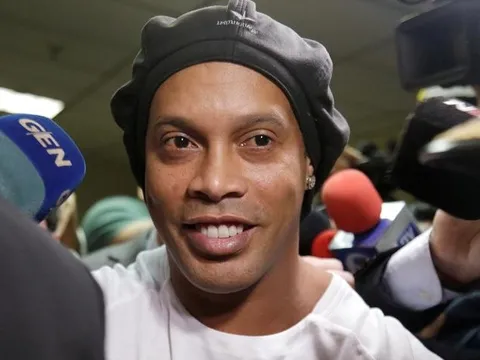 Ronaldinho kiếm bộn tiền nhờ đá bóng biểu diễn