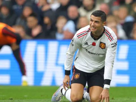 Neville vạch trần 2 vấn đề của Man Utd