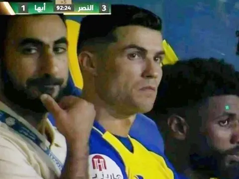 Ronaldo bị thay sau màn thể hiện nhạt nhòa