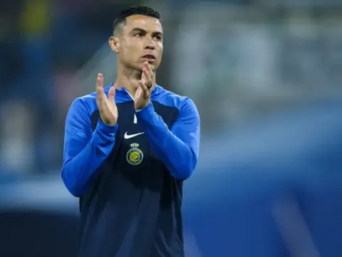 Ronaldo ca ngợi đại kình địch của MU