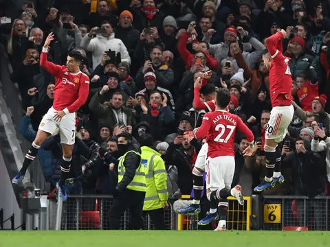 Ronaldo khiến đồng đội phấn khích, hình ảnh thú vị xuất hiện ở OTF
