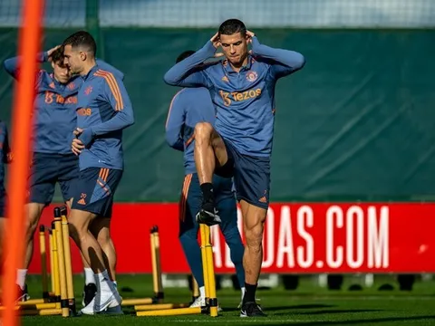Ronaldo có thêm người cạnh tranh; Martinez khiến Rashford cười lớn