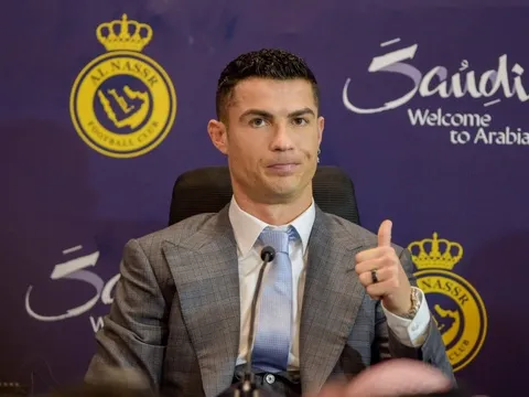 Ronaldo có xứng đáng mức lương 210 triệu USD/năm?