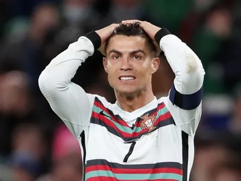Ronaldo của hiện tại: Khi siêu sao cũng phải khóc