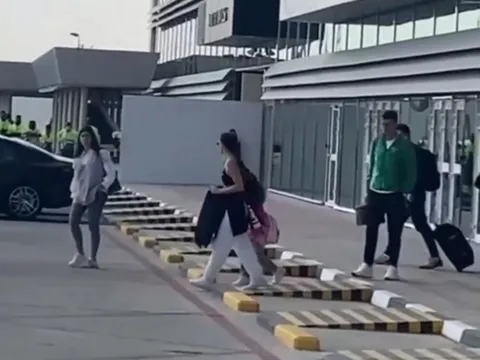 Ronaldo cùng gia đình rời Qatar