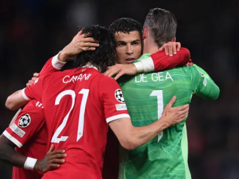 Ronaldo dẫn trước De Gea trong cuộc đua đến 1 danh hiệu