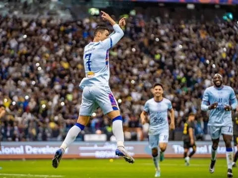 Ronaldo đẳng cấp, hành hạ hàng thủ PSG trong ngày hội ngộ Messi