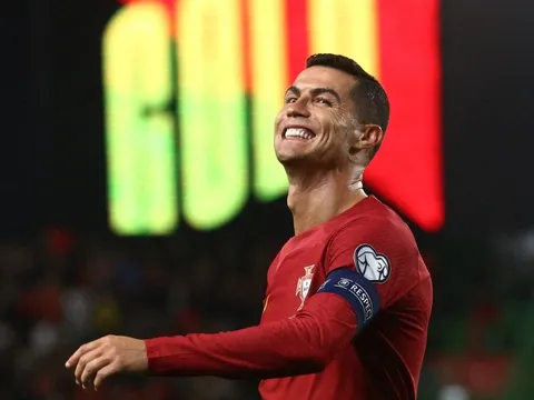 Ronaldo đang kiếm được bao nhiêu tiền