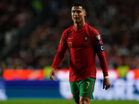 Ronaldo đau đớn nhìn Serbia giành tấm vé dự World Cup 2022