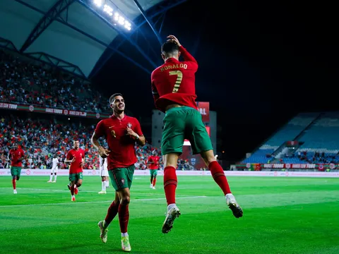 Ronaldo lại ghi bàn, Bồ Đào Nha giành chiến thắng 3-0