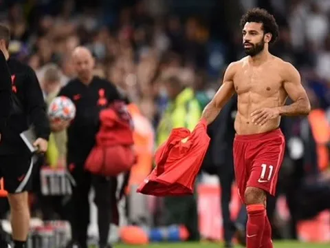 Ronaldo hay nhất tháng 9, Lineker đòi công bằng cho Salah