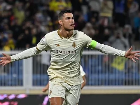 Ronaldo lập hat-trick trong 36 phút