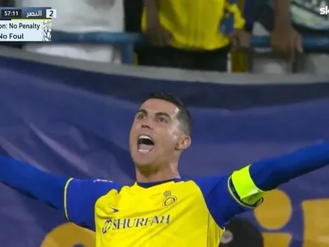 Ronaldo nổi cáu trong pha bóng gây tranh cãi