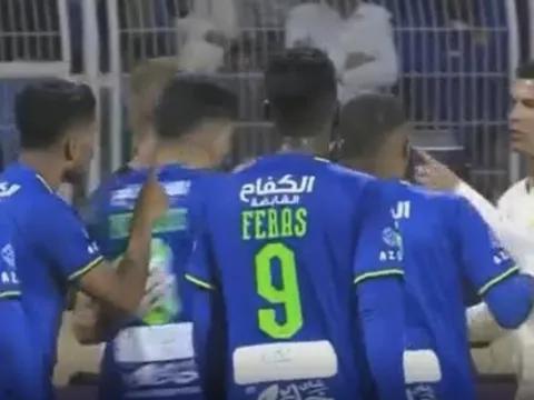 Ronaldo nổi nóng, chỉ mặt hàng loạt cầu thủ Al Fateh