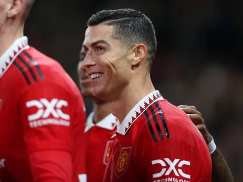 Ronaldo tái xuất ngoạn mục, M.U hủy diệt đối thủ tan tác