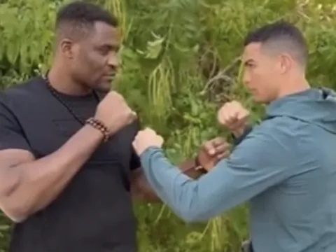 Ronaldo thân thiết với cựu vô địch hạng nặng UFC