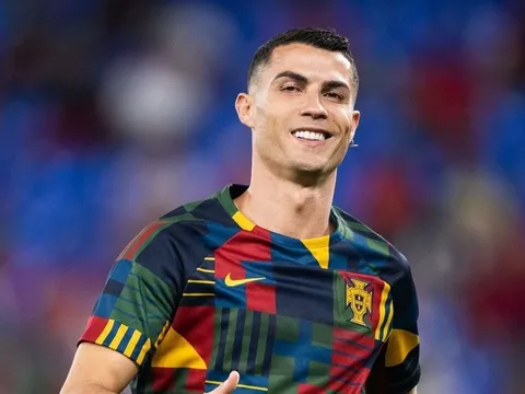 Ronaldo thống trị top 10 VĐV kiếm nhiều tiền nhất thế giới