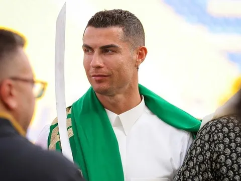 Ronaldo 'tươi như hoa' với trải nghiệm chưa từng có trong đời