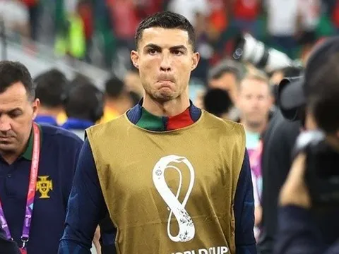 Ronaldo vẫn được chú ý dù ngồi dự bị