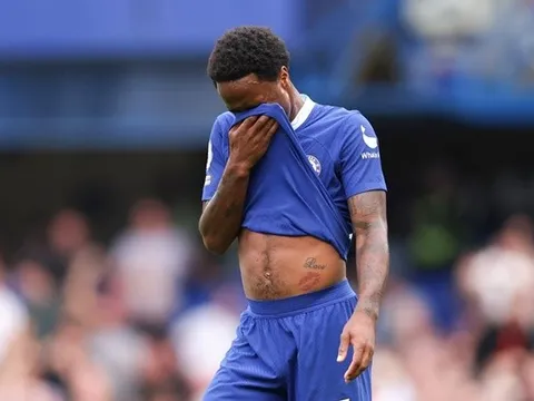 Rooney dùng sao Arsenal cảnh báo Sterling