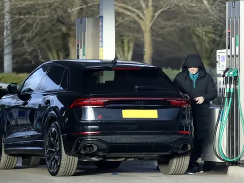 Rooney lần đầu xuất hiện sau khi bị Birmingham sa thải